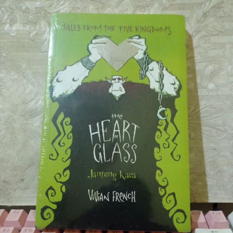 Novel best seller The Heart Of Glass