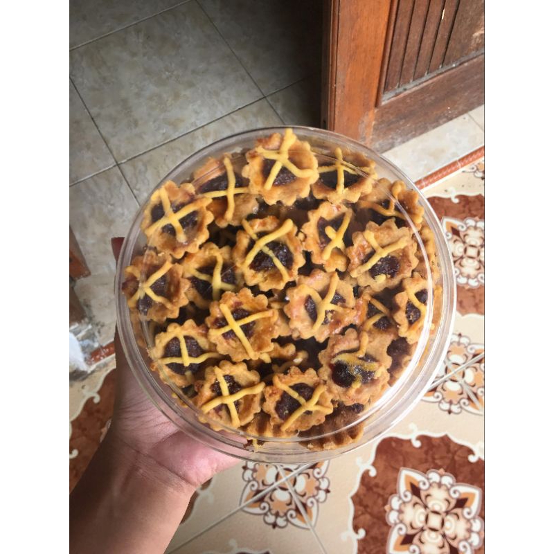 

Kue nastar keranjang