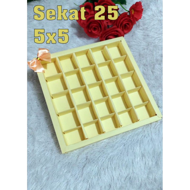 

Box Coklat Lembaran Sekat 25 (5x5) /box nastar/box hampers/box mochi/minimal order 5lembar