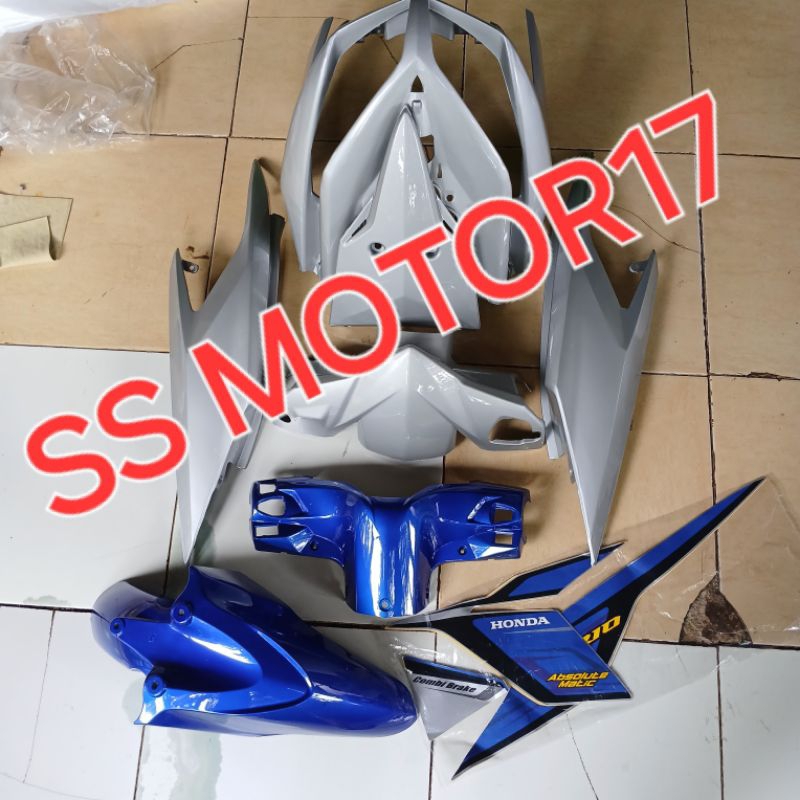 COVER BODY HALUS VARIO TECHNO 110 KARBU BIRU SILVER STRIPING