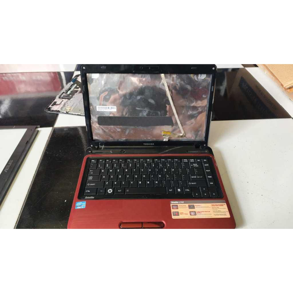 Casing laptop toshiba L 745