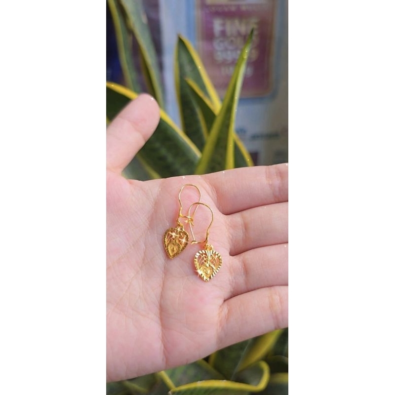 anting model love emas 875