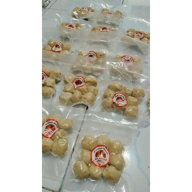 

Bakso Ayam Frozen (Isi 9 pcs Free Sambal)