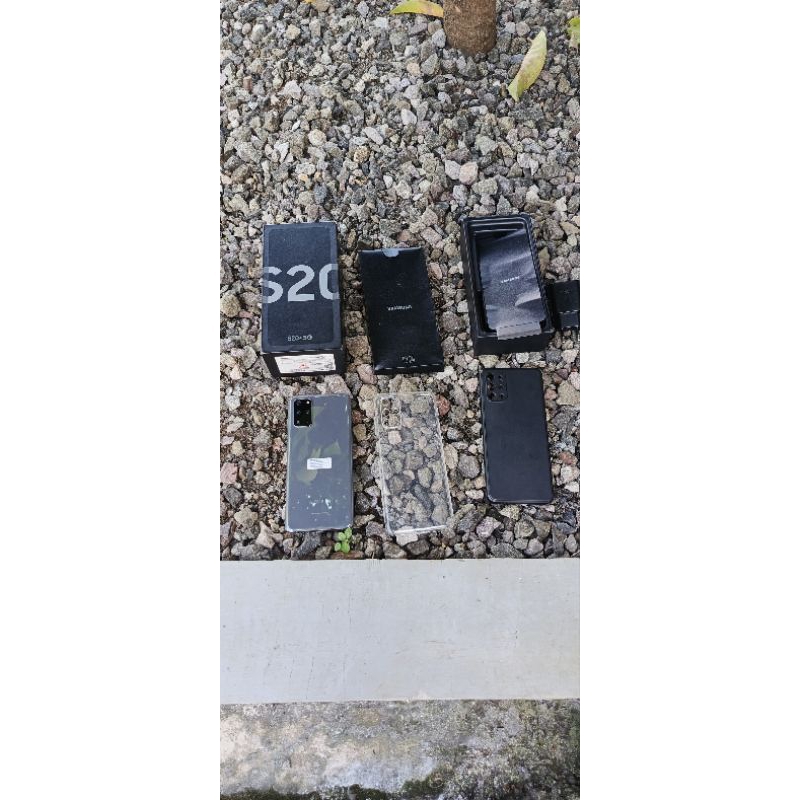 samsung s20 plus minus lcd retak, kamera depan ada debu