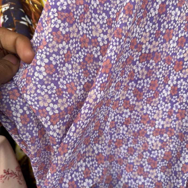 Kain ceruty babydol motif - kain motif bunga - kain ceruty motif bunga - kain kebaya - kain gamis - 