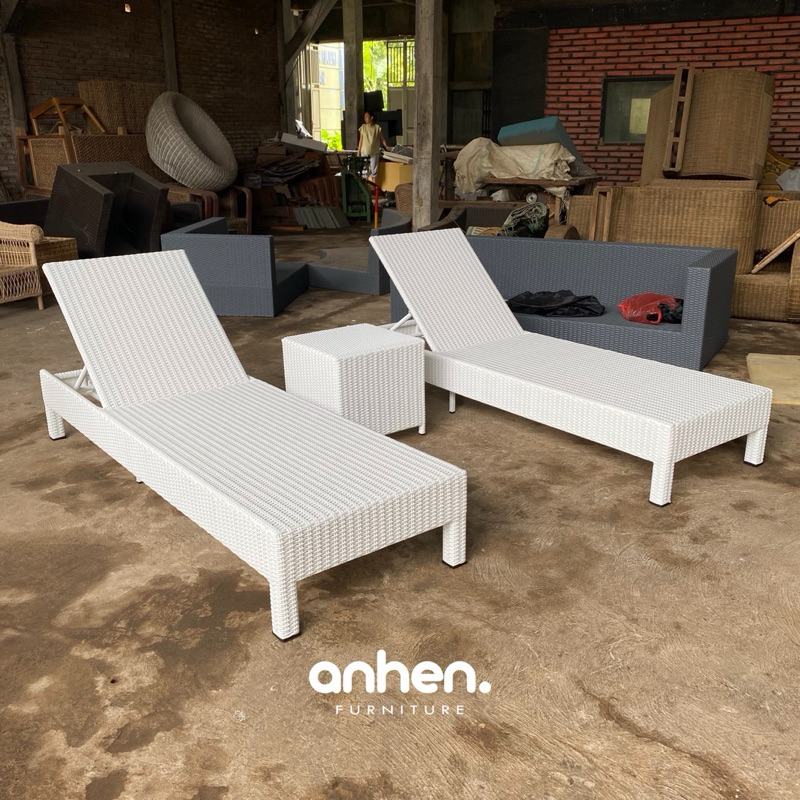 Sun Lounger Rotan Sintetis Premium / Kursi Berjemur Rotan Sintetis / Kursi Malas Kolam Renang