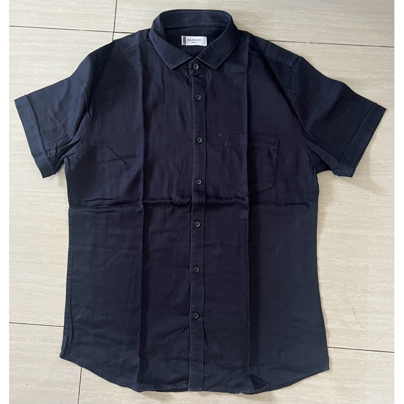 preloved kemeja hitam moc size L