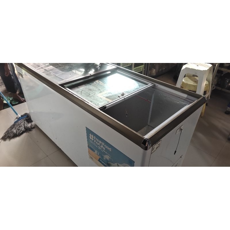 freezer bekas merk modena 430 liter tutup kaca sliding glass