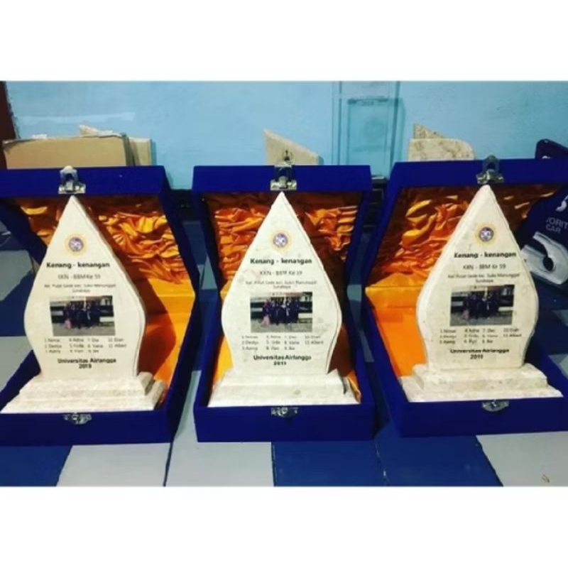 Vandel Marmer Kenang-kenangan Sekolah - Kenang-kenangan Magang Kampus - FREE DESAIN