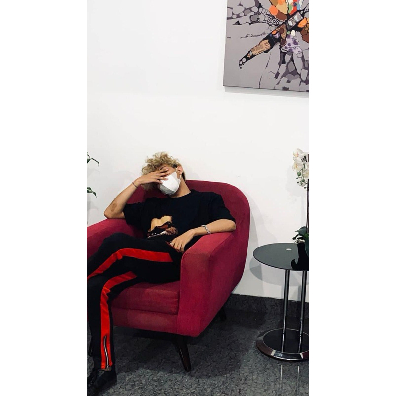 Celana Joger Strip Putih & Merah Gaya  Hypebeast"