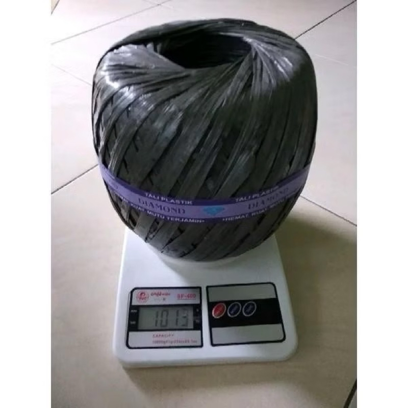 Tali Rafia Hitam/Tali Rafia Putih 1 Kg.