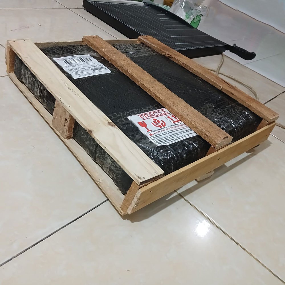 

Packing Kayu Untuk Kaligrafi Hiasan Dinding