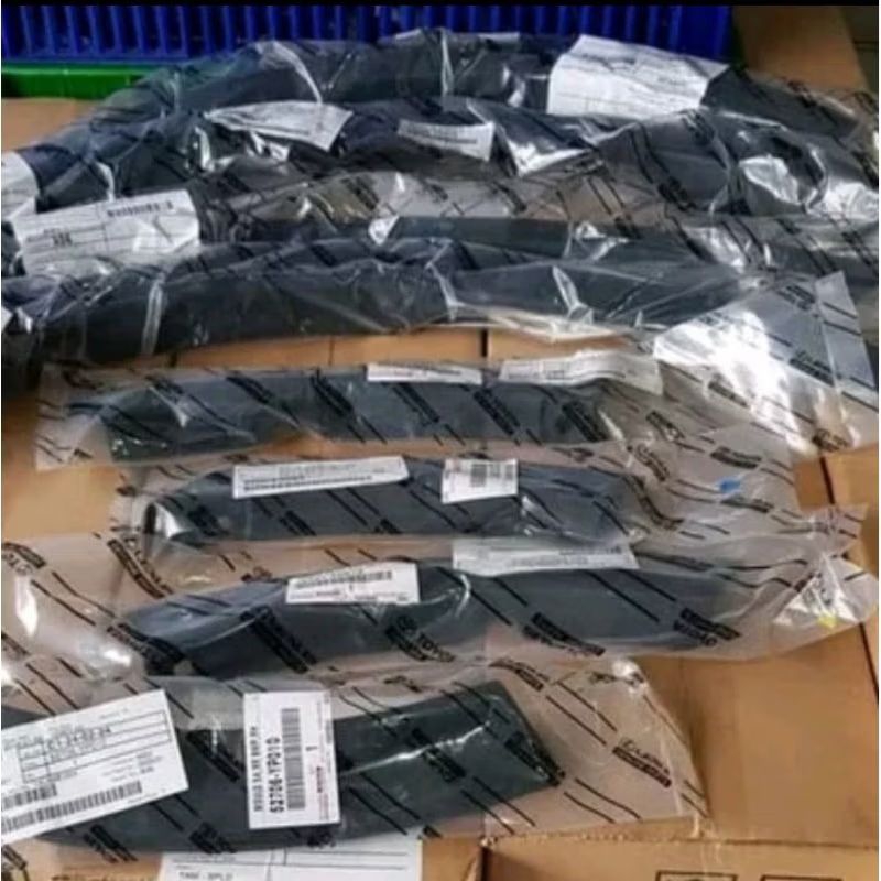 Bodykit Over Fender Innova Venturer original