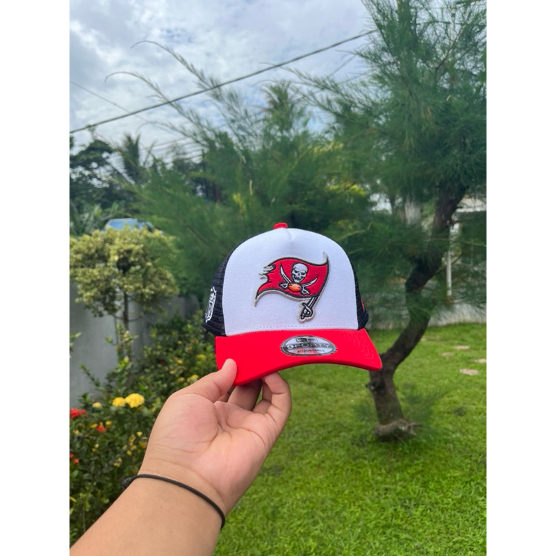 TOPI PRIA TOPI BASEBALL TRUKER JARING LOGO TENGKORANG WARNA KOMBINASI MERAH PUTIH HITAM