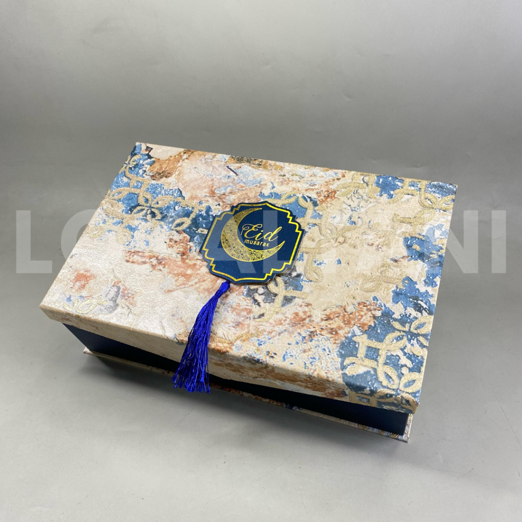 

Hardtop Kue Kering Hardtop 3 Toples 350gr/ Kotak Edisi Lebaran/ Box Hampers Kue Kering Lebaran Navy