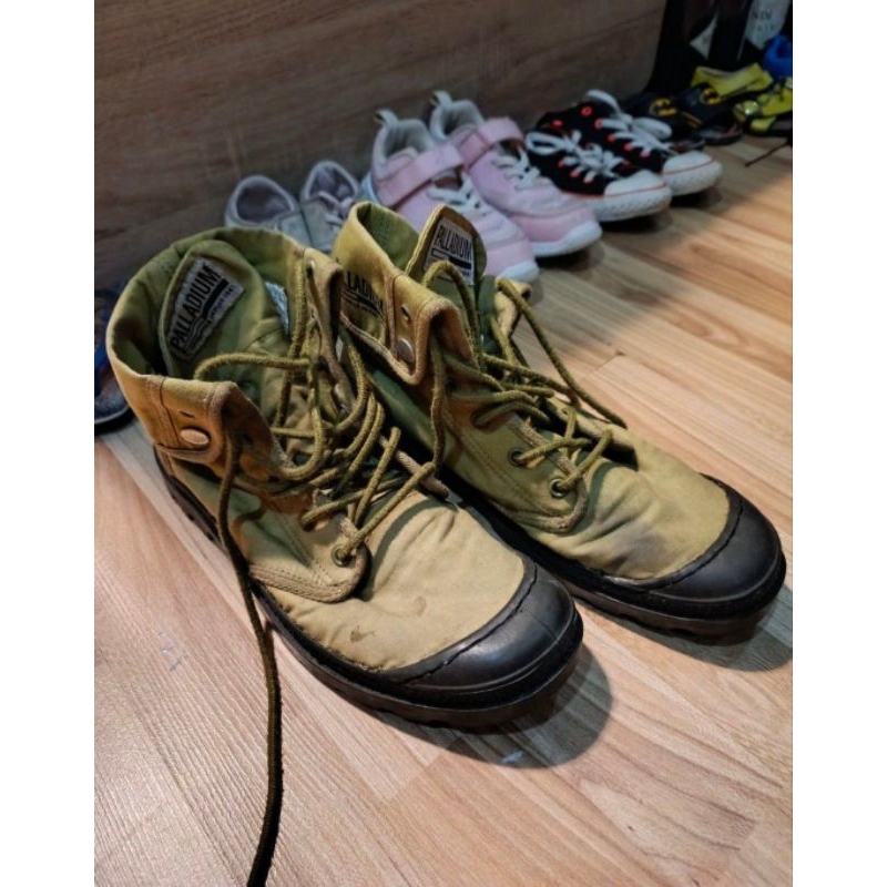 Sepatu boots palladium size 42 second