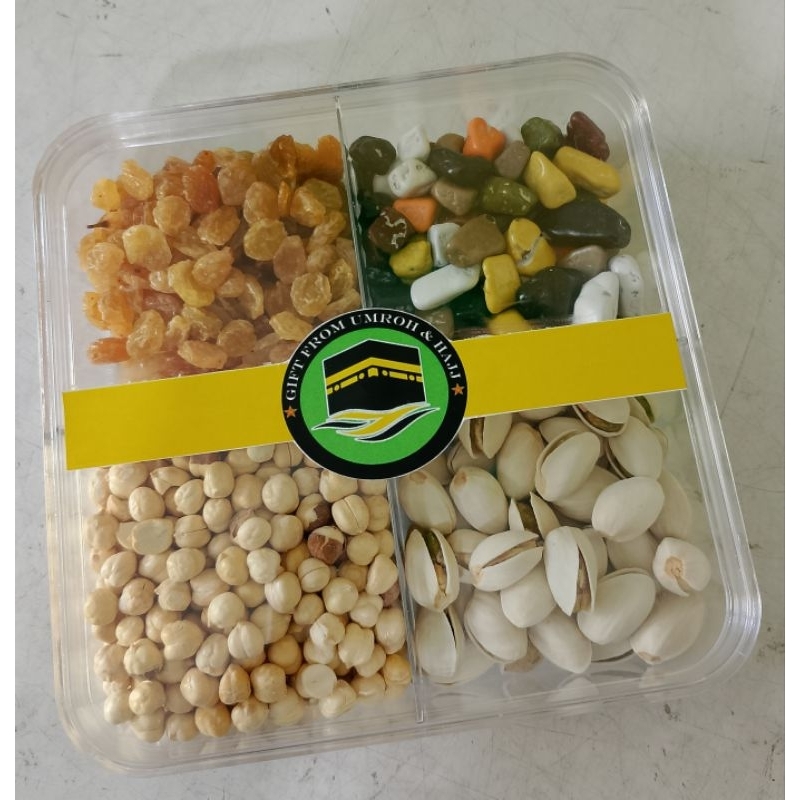 

Paket Oleh Oleh Umroh Haji Premium - Kotak 4 Sekat - Coklat Kerikil, Kurma, Kacang arab dll