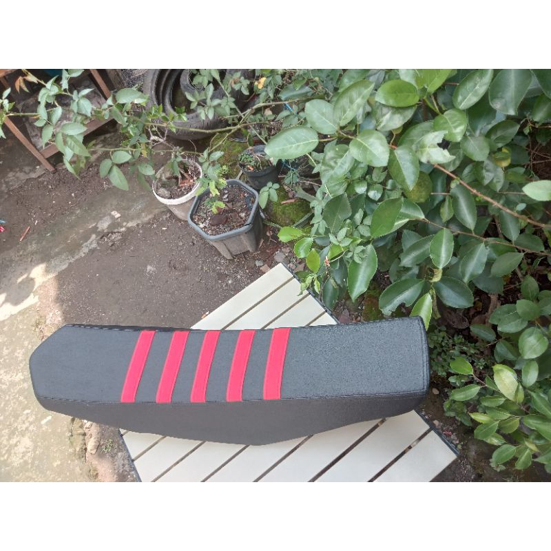 JOK MOTOR CRF STANDAR BUSA TEBAL KULIT VARIASI  GARIS MERAH KULIT MBTECH