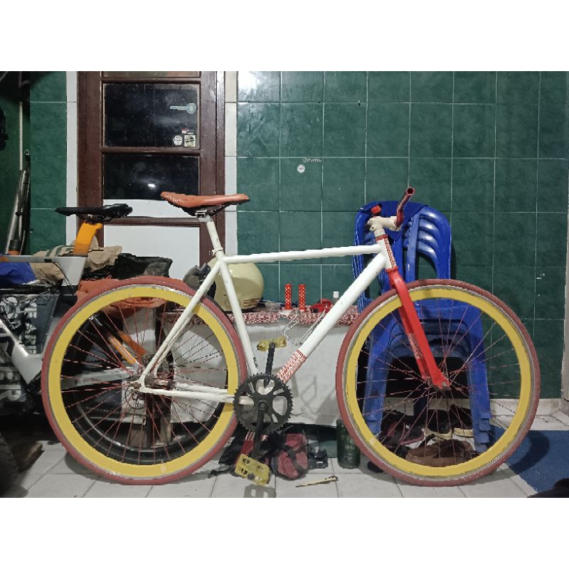 Sepeda fixie united soloist 02