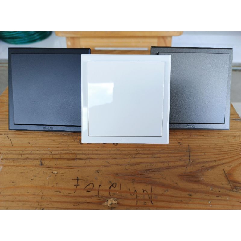 Simon Saklar E3 1 Gang 2 Gang 3 Gang 4 Gang Putih/Hitam/Grey Satu Arah