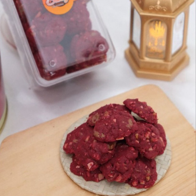

Red Velvet Walnuts 300 gram