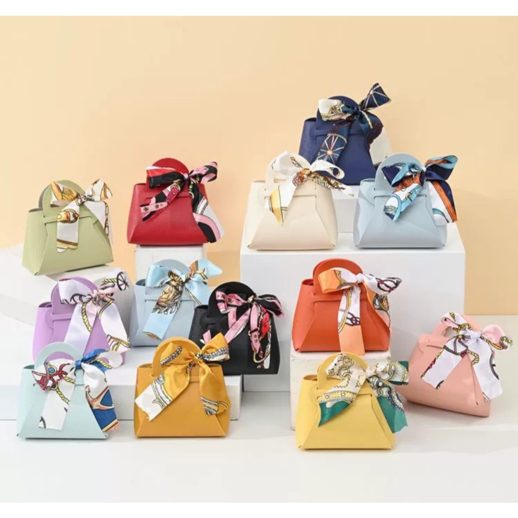 

GOODIE BAG WEDDING TAS SOUVENIR HADIAH KULIT GAYA EROPA TAS HAMPERS BIRTHDAY KULIT SINTETIS LEATHER GOODIE BAG PLUS SCARF KOREA