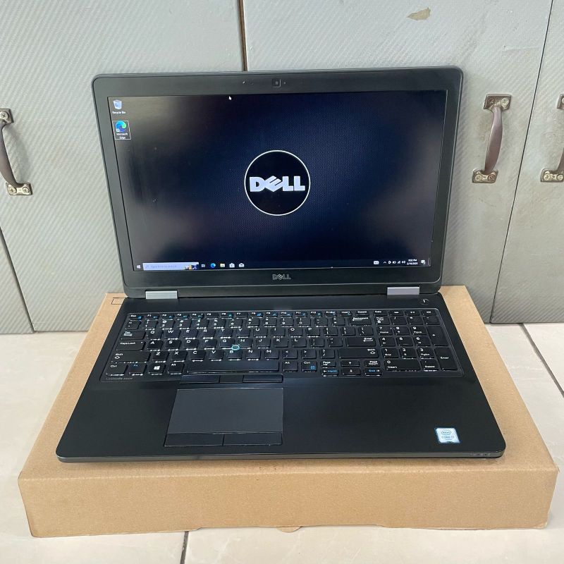 Laptop Dell Latitude E5570, Core i7-6820HQ, Ram 8Gb/SSD 128GB Dualvga Amd Radeon (TM) R7 M370 2Gb + 