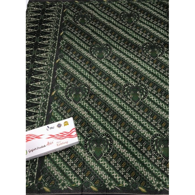 gajah duduk motif batik