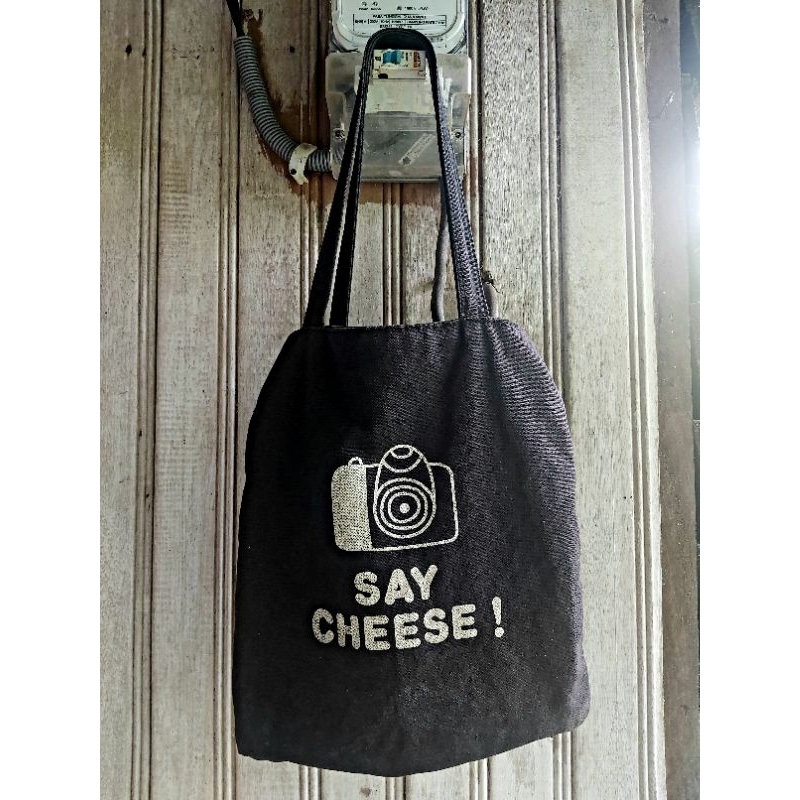 (Bekas) Tas Tote Bag Pria Wanita Unisex Hitam Say Cheese