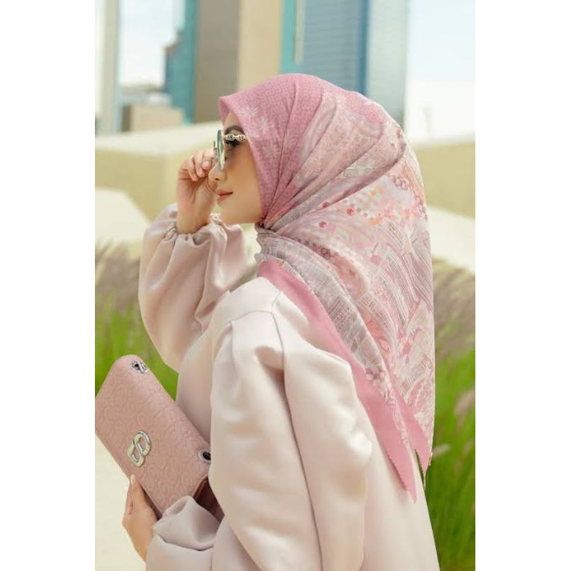 Buttonscarves Grand Prix