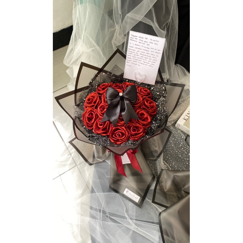 

bucket pita satin 15 tangkai