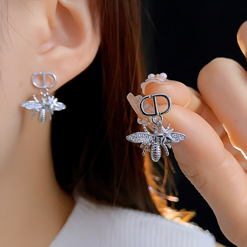 18k CD anting lebah emas anting bintang berujung lima untuk wanita Little Bee CD Earrings Korean Ver
