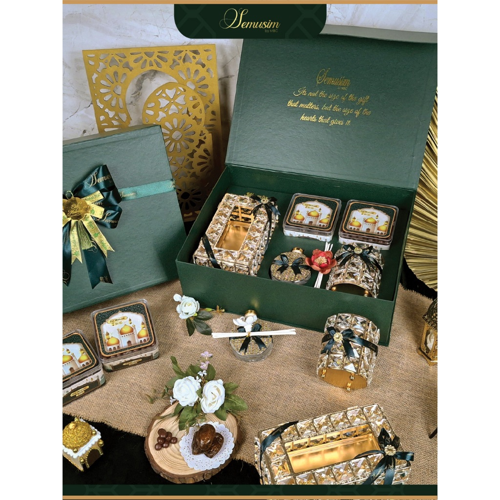 

Cystal Delight Box Hampers Lebaran 2025