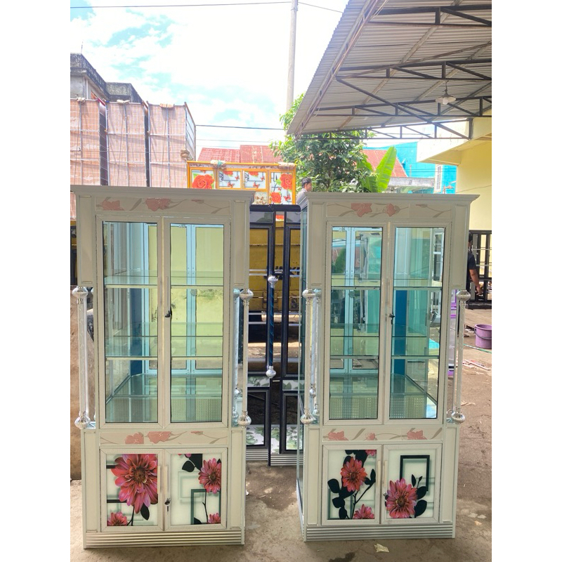 Lemari Hias Alumunium / Lemari Hias Kaca 2 Pintu pakai Roda PALEMBANG