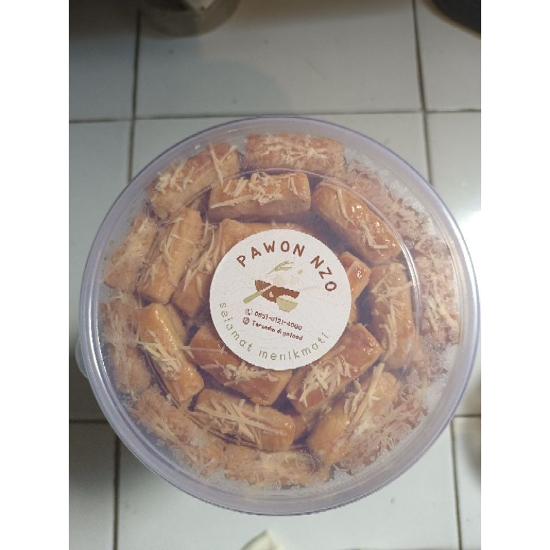 

Kue kering Kastengel keju