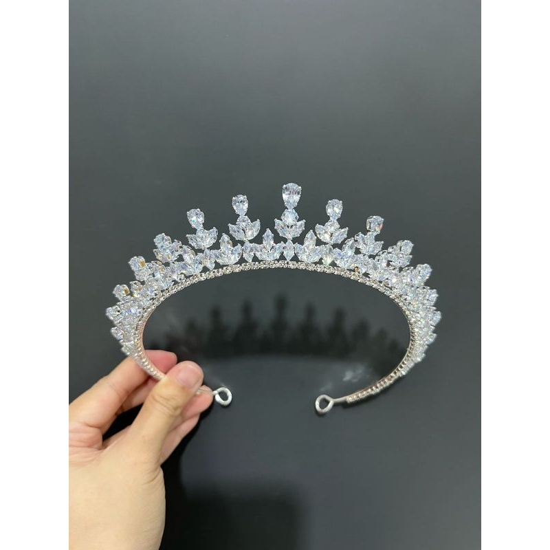 Mahkota Zircon Pengantin Scarlet sampai telinga
