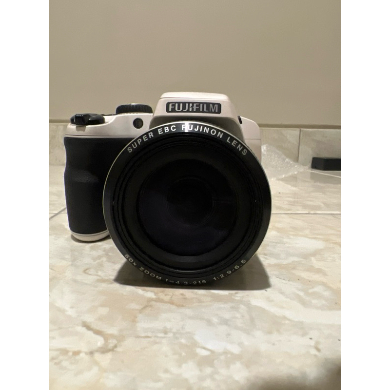 FUJIFILM FINEPIX S9400W