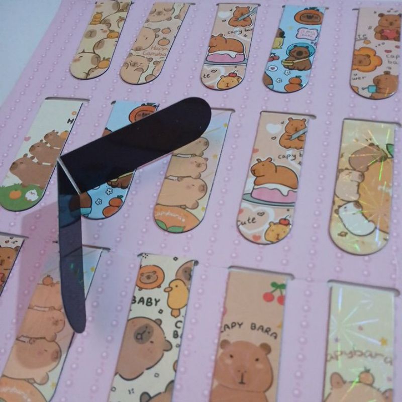

Pembatas Buku Magnet Capybara Bookmark Aesthetic