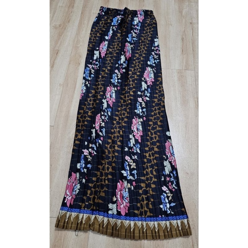 PRELOVED ROK BATIK PLISKET SECOND