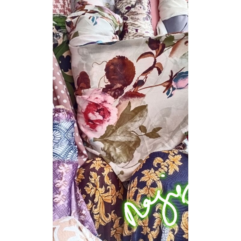 armani silk motif bunga