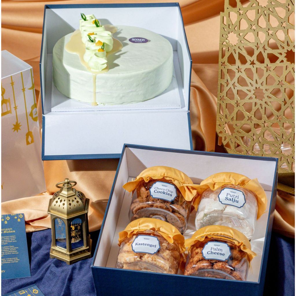 

Qamara Hampers (Mille Crepe Cake 20 cm + 4 Cookies) - Hampers Lebaran