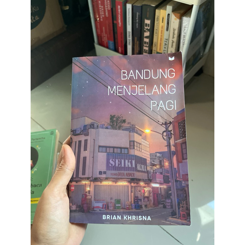 PRELOVED Novel Bandung Menjelang Pagi