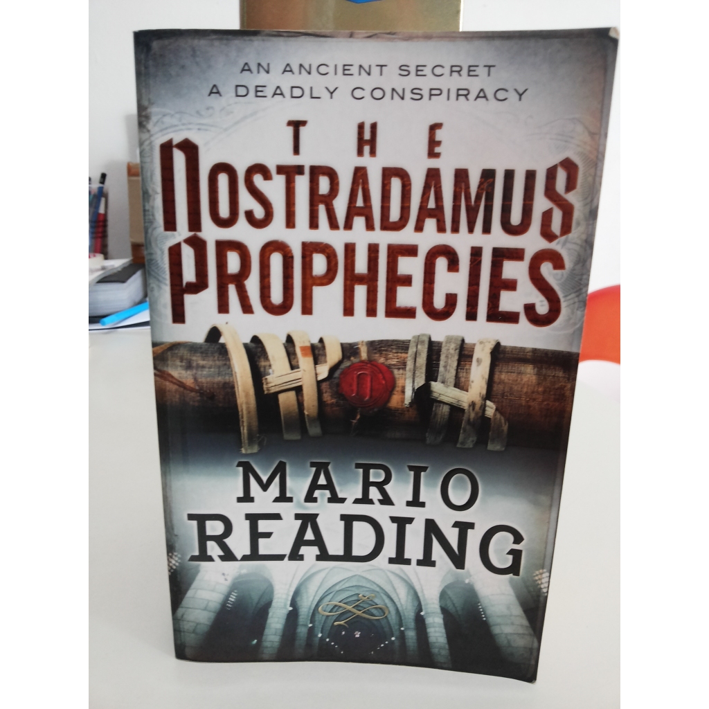 Buku The Nostradamus Prophecies --- Mario Reading
