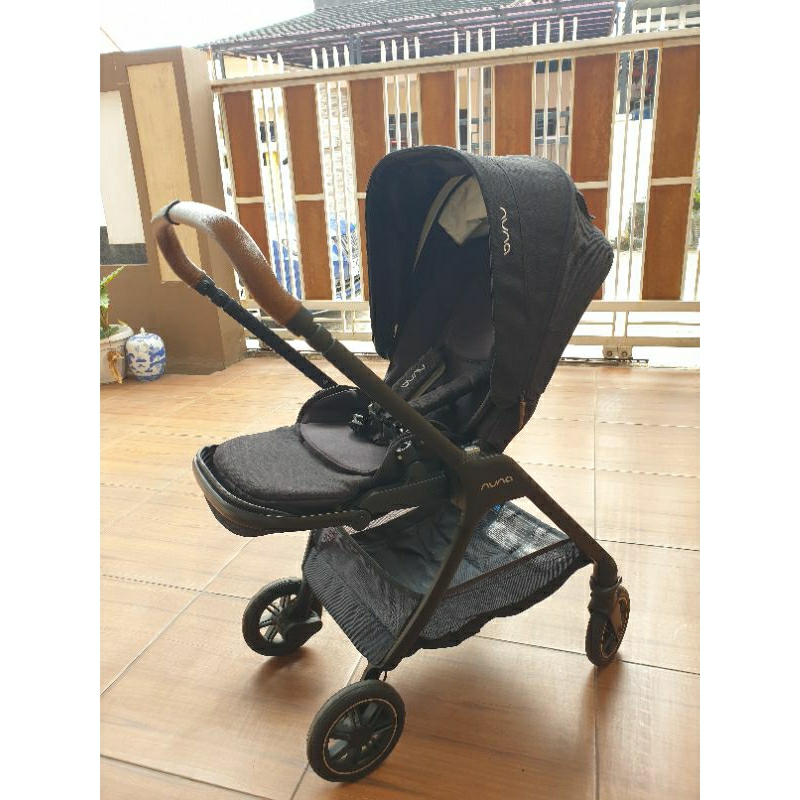 Stroller Nuna Triv 2021 Ebony (Magnetic Buckle)