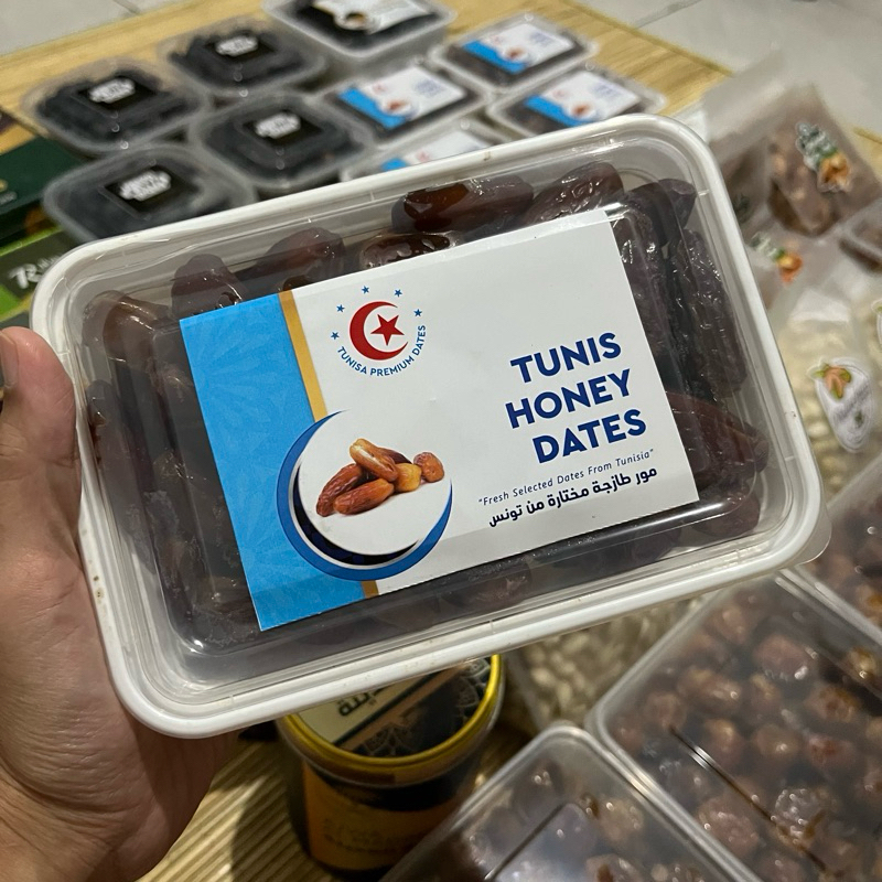 

kurma tunis madu & almond milk