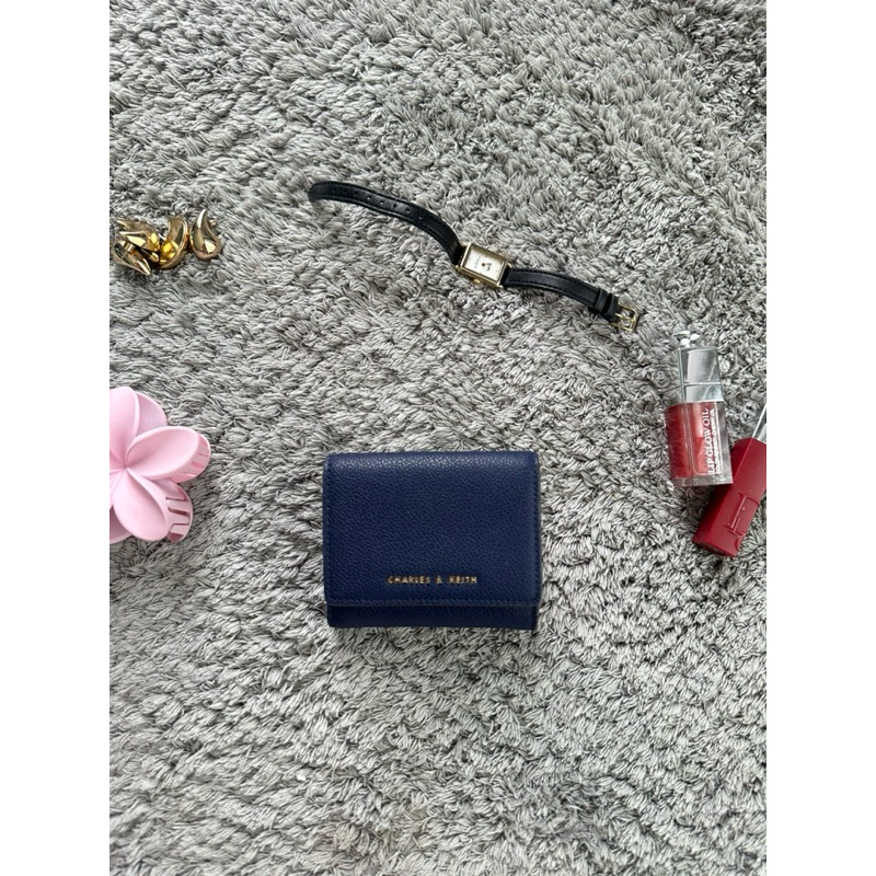 Preloved Dompet Charles and Keith