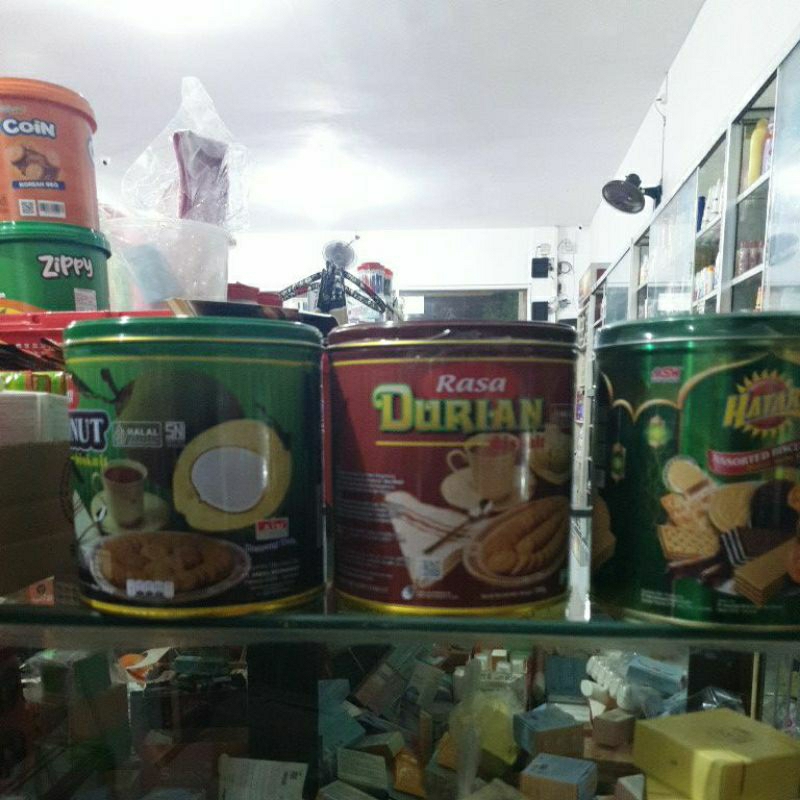 

biskuit kaleng rasa coconut, durian, hatari