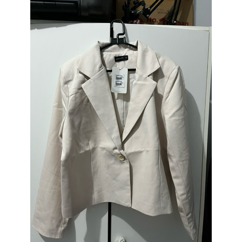 Executive crop blazer