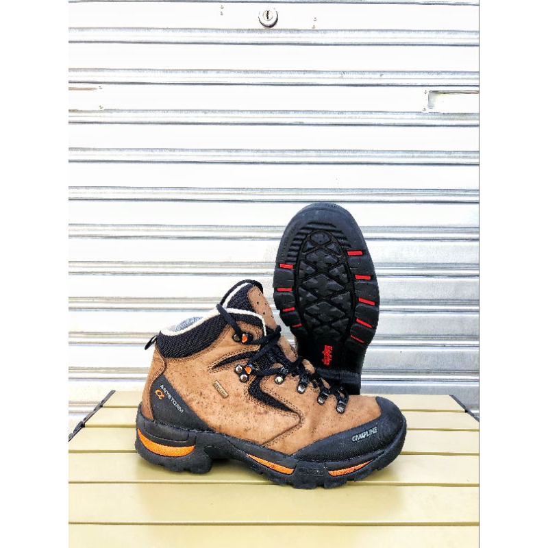 Sepatu Gunung Campline