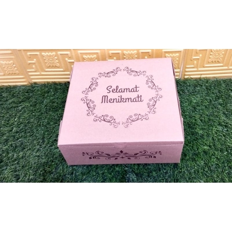 

Kardus Nasi Maupun Kue Motif R10